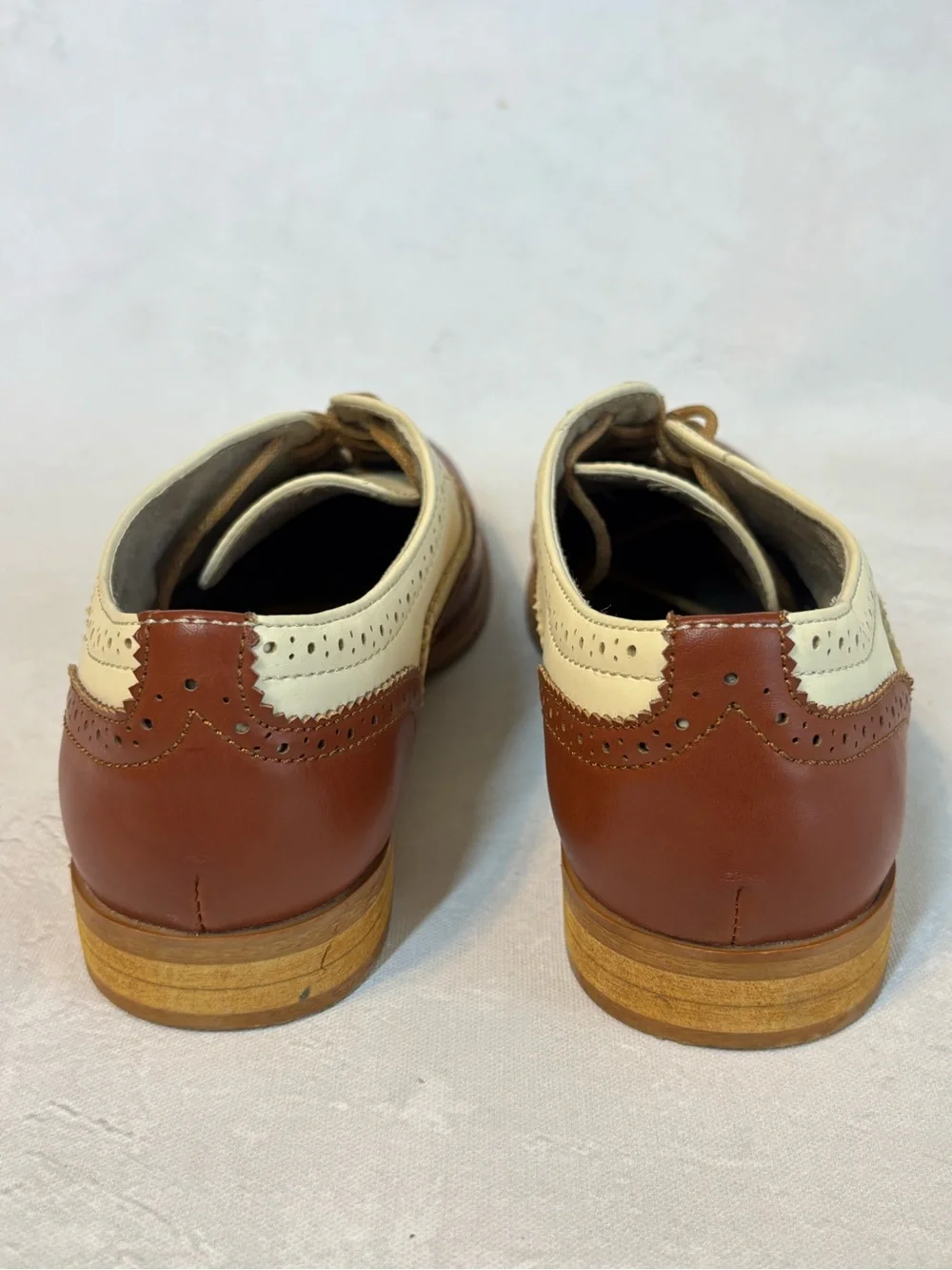 Wanted Babe Tan Two-Tone Brown and Cream Wingtip oxfords, size 8